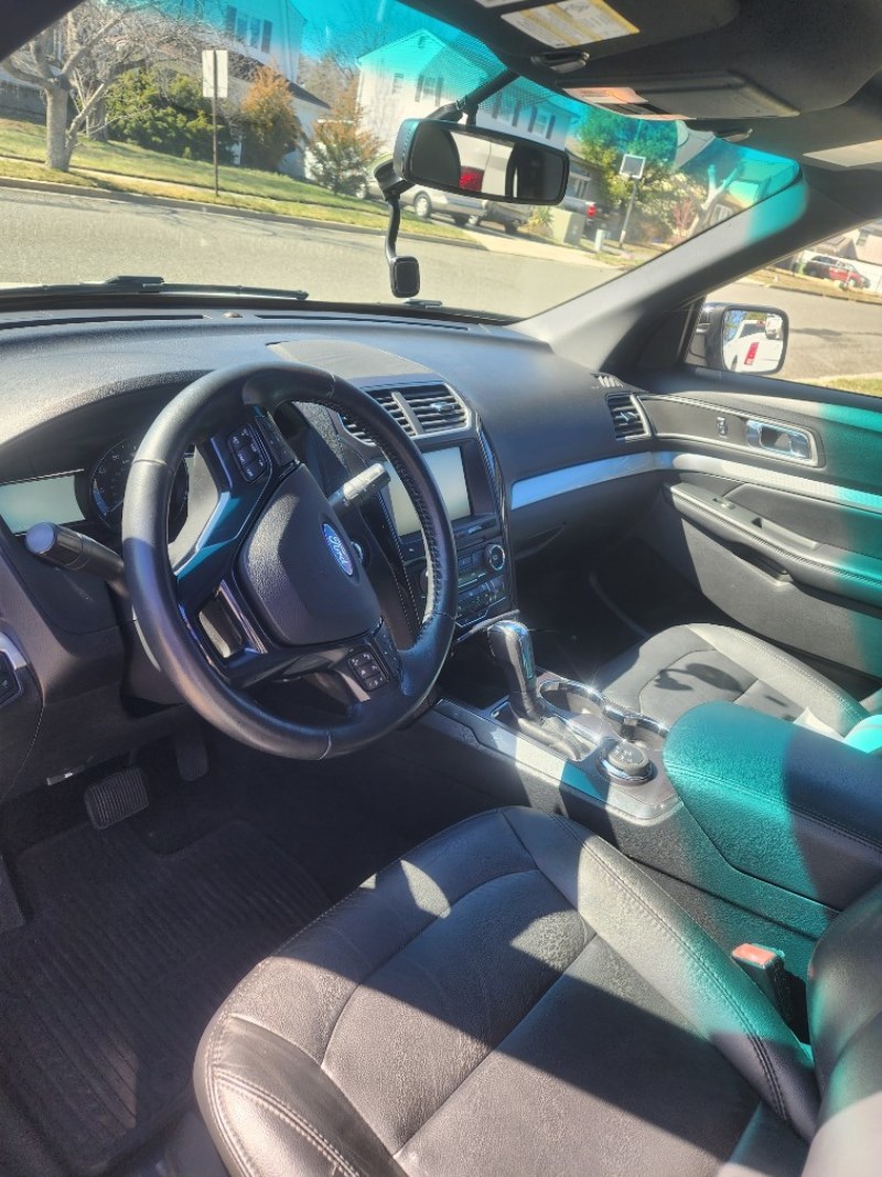 Additional photo of vehicle.