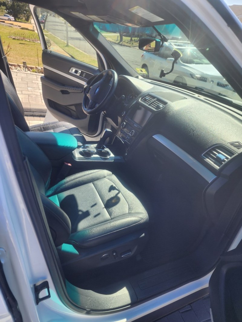 Additional photo of vehicle.