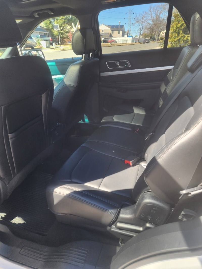 Additional photo of vehicle.