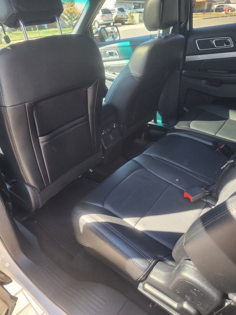 Additional photo of vehicle.