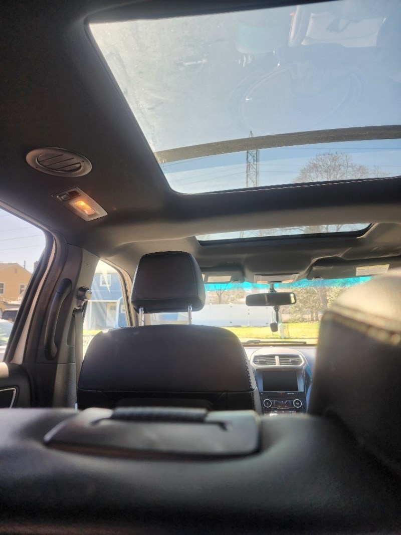 Additional photo of vehicle.