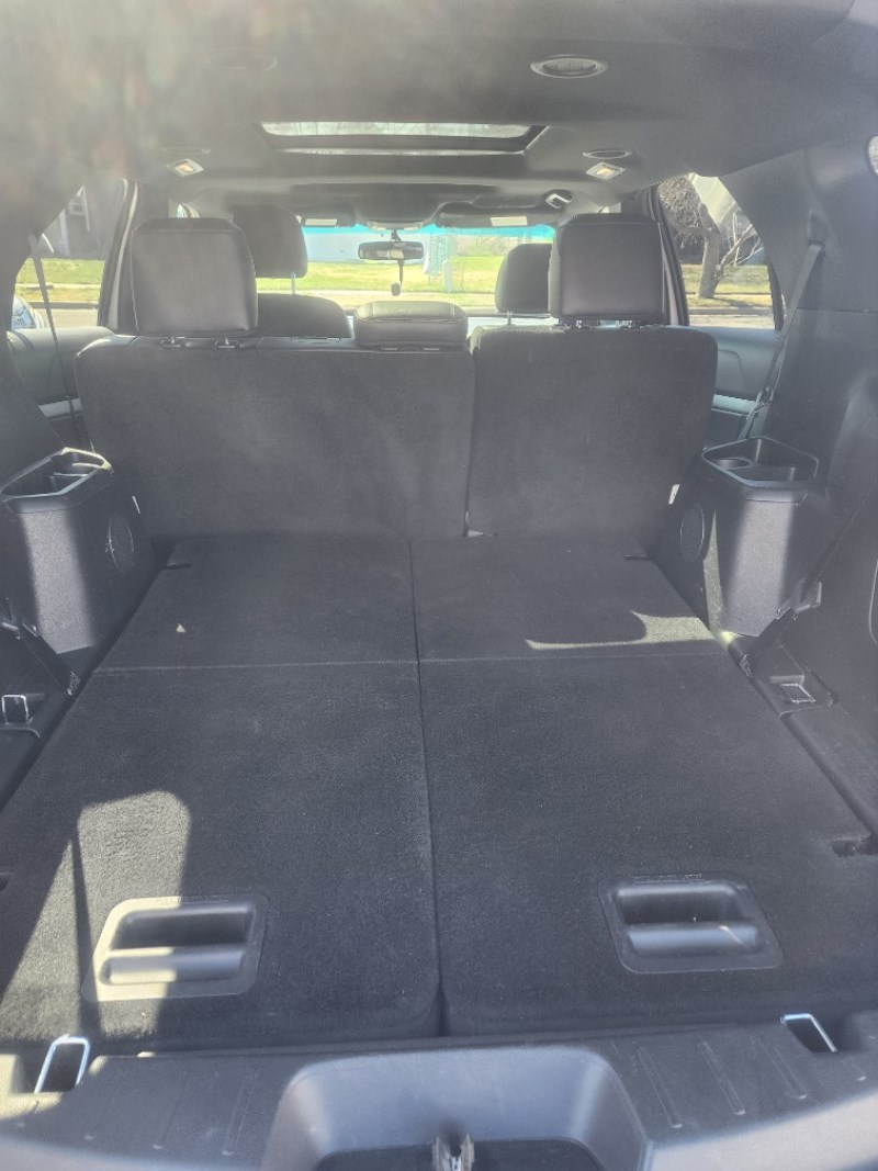 Additional photo of vehicle.