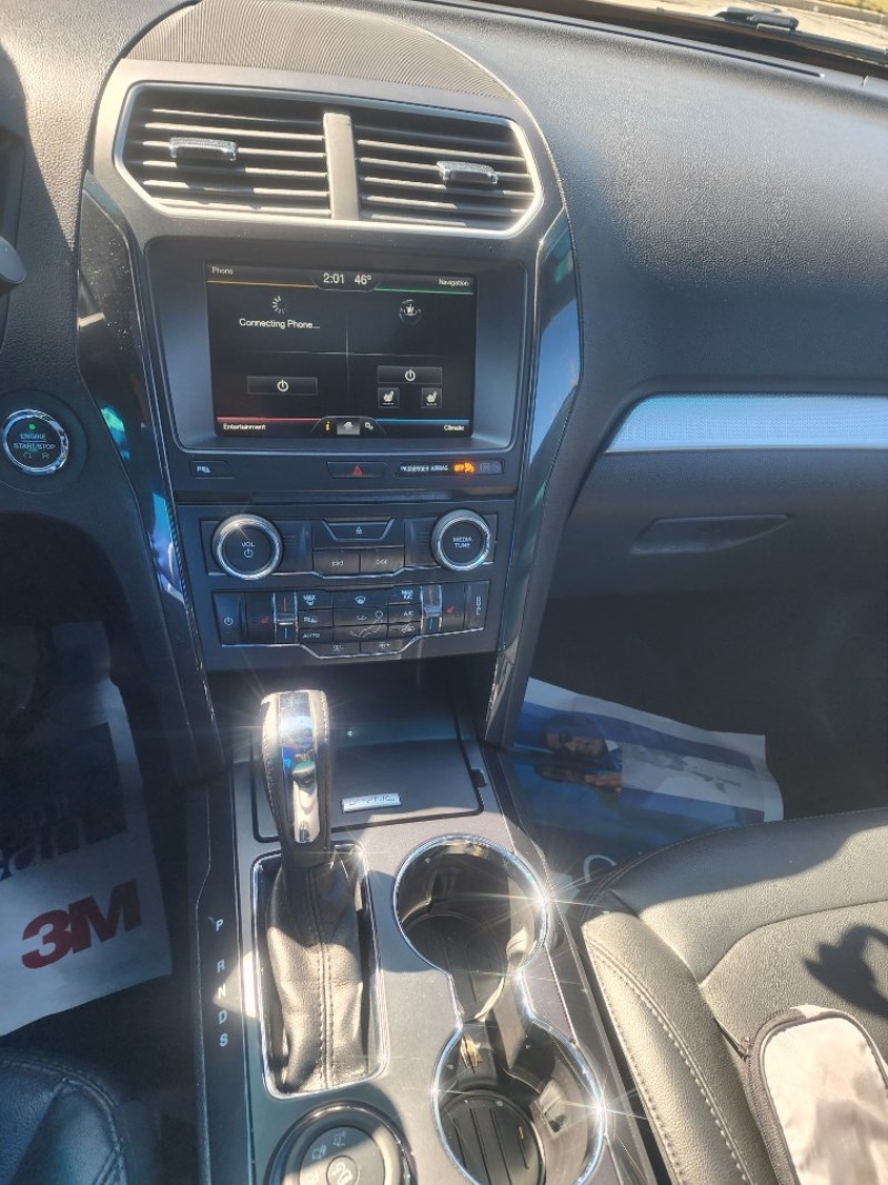 Additional photo of vehicle.