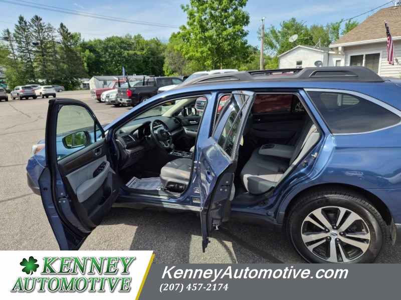 Additional photo of vehicle.
