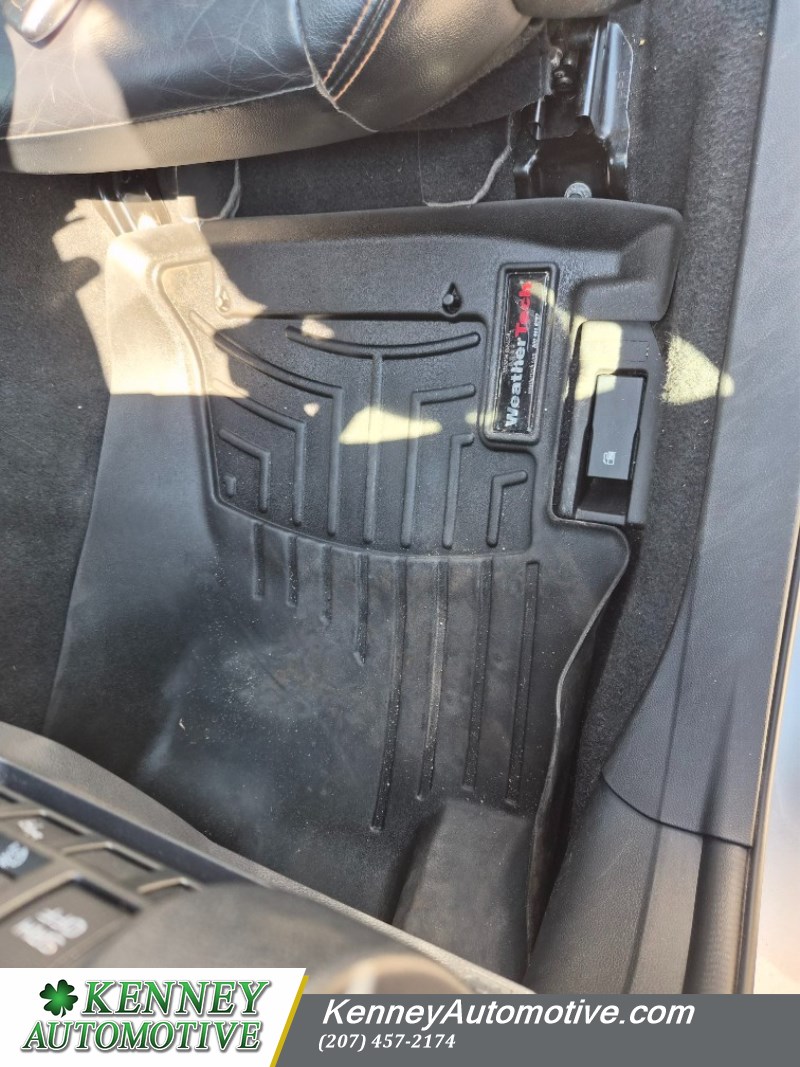 Additional photo of vehicle.