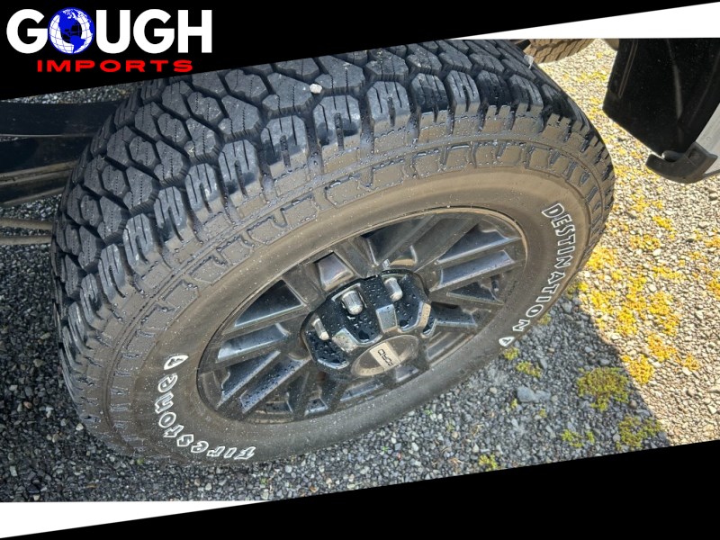 Additional photo of vehicle.