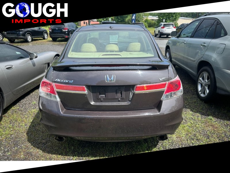 Additional photo of vehicle.