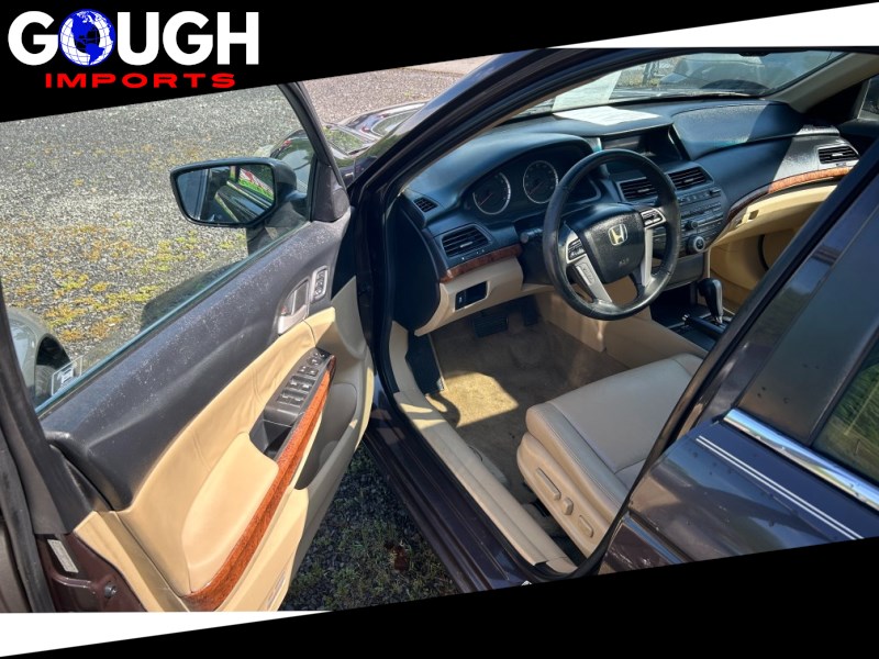 Additional photo of vehicle.