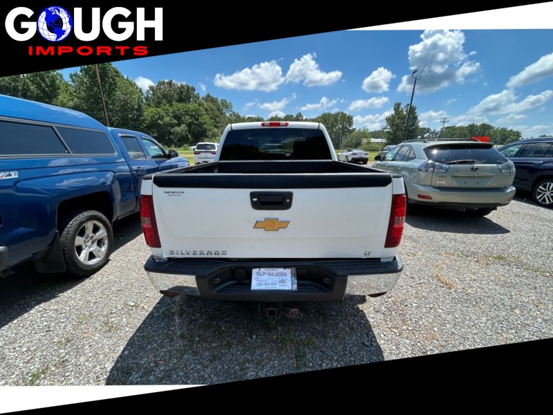 Additional photo of vehicle.