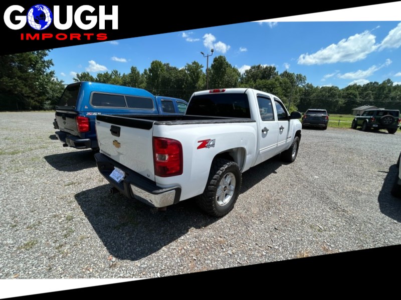 Additional photo of vehicle.
