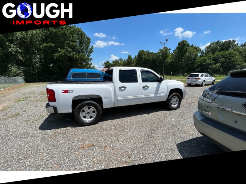 Additional photo of vehicle.