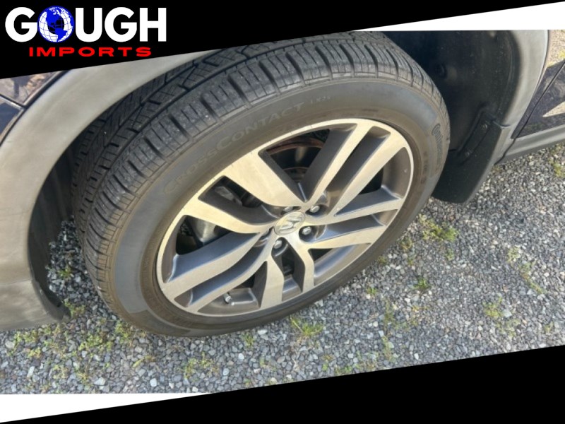 Additional photo of vehicle.