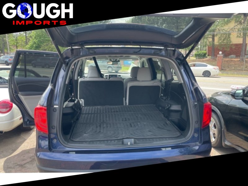 Additional photo of vehicle.