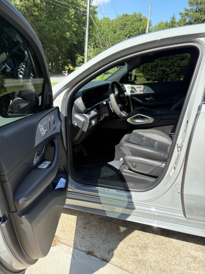 Additional photo of vehicle.