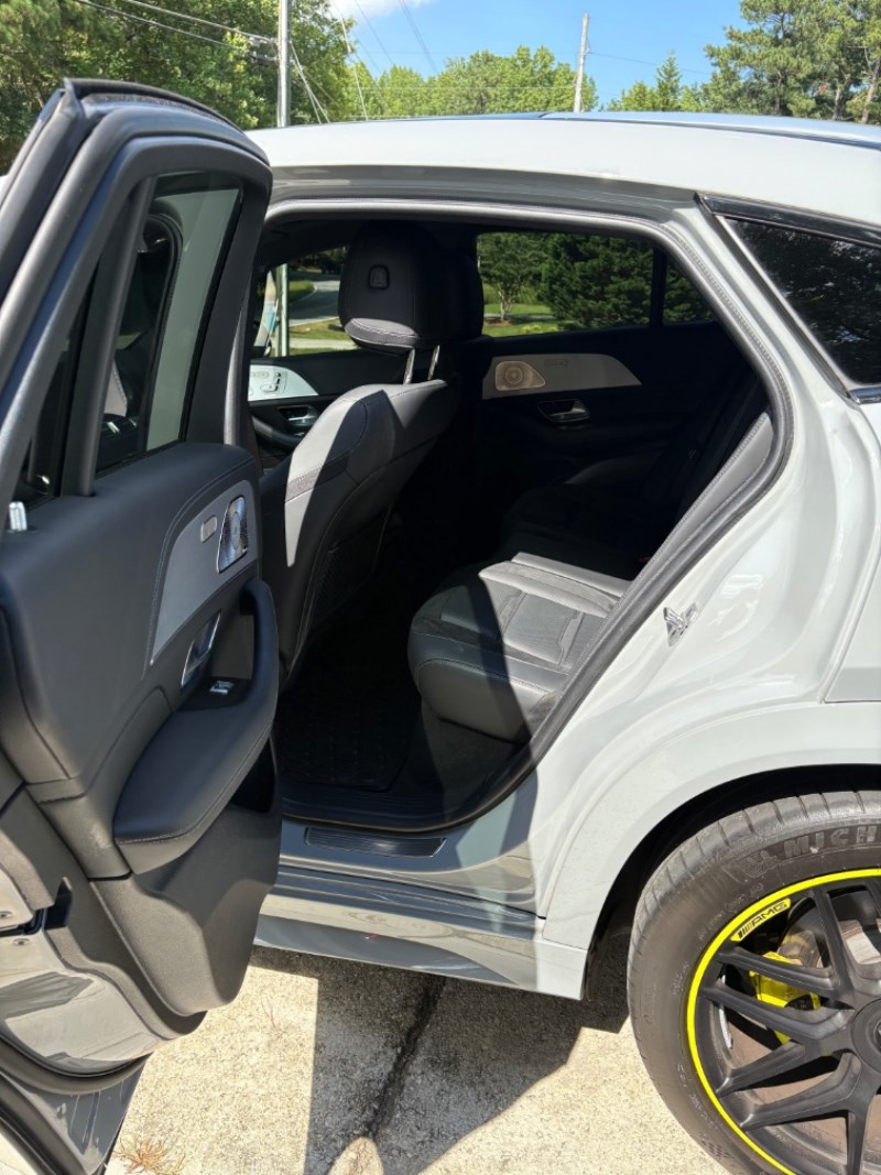 Additional photo of vehicle.