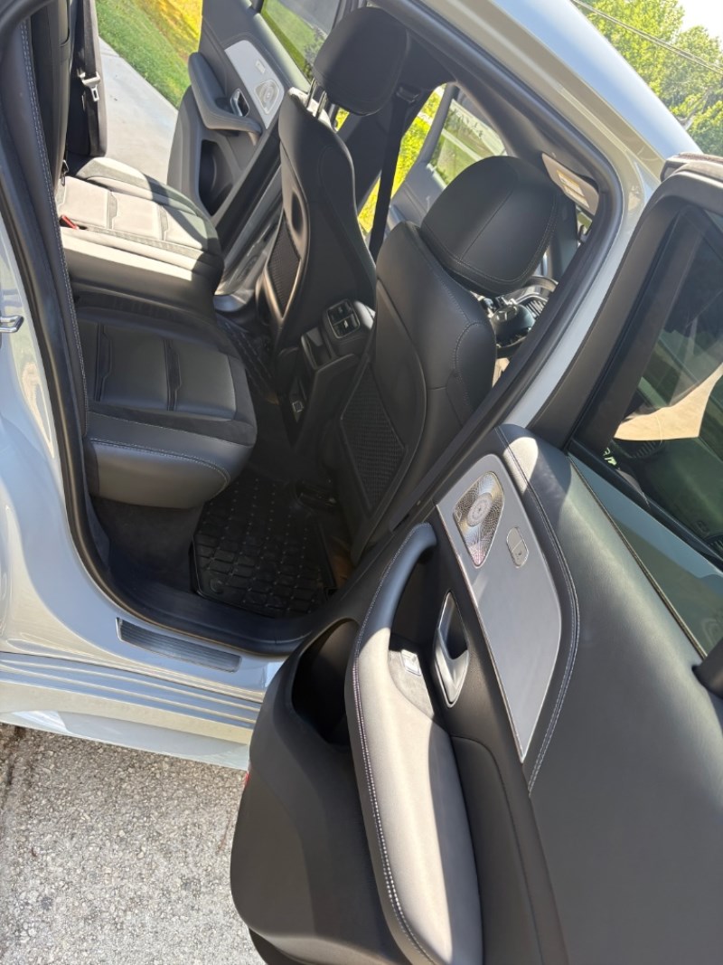 Additional photo of vehicle.