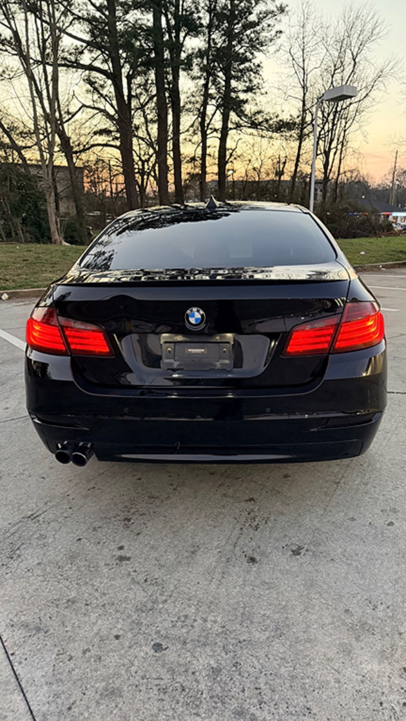 Additional photo of vehicle.