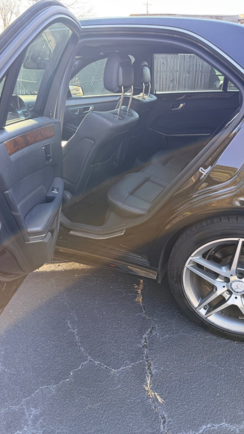 Additional photo of vehicle.