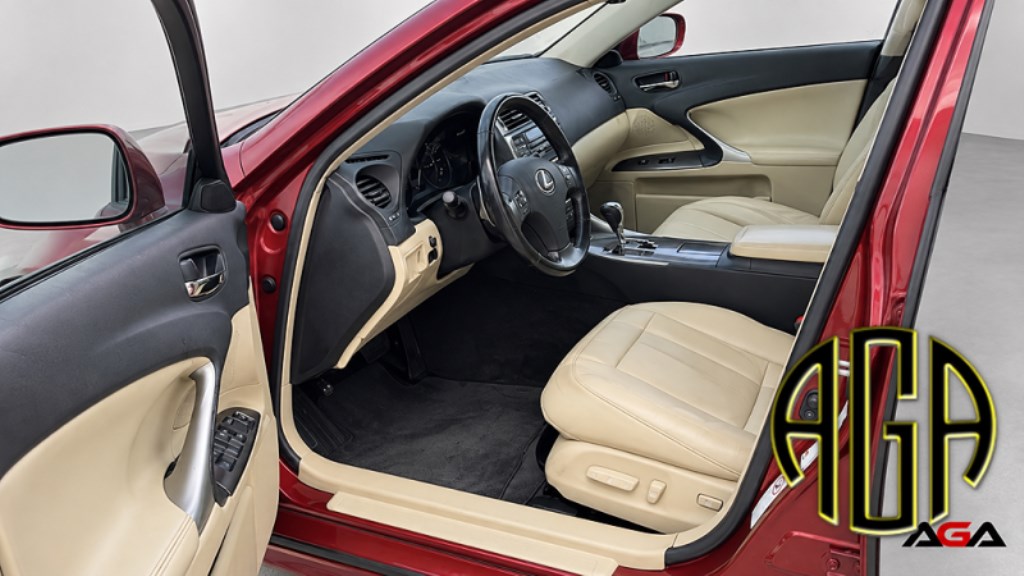 Lexus IS photo 8