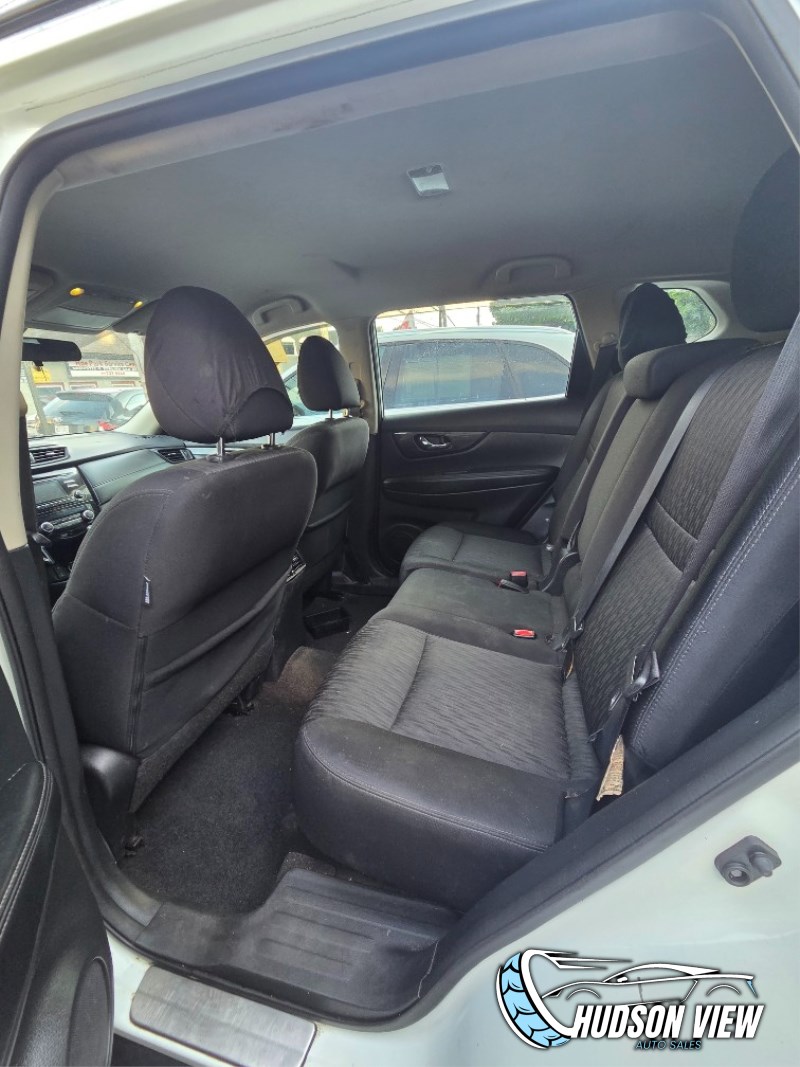 2017 Nissan Rogue SV - Photo 8