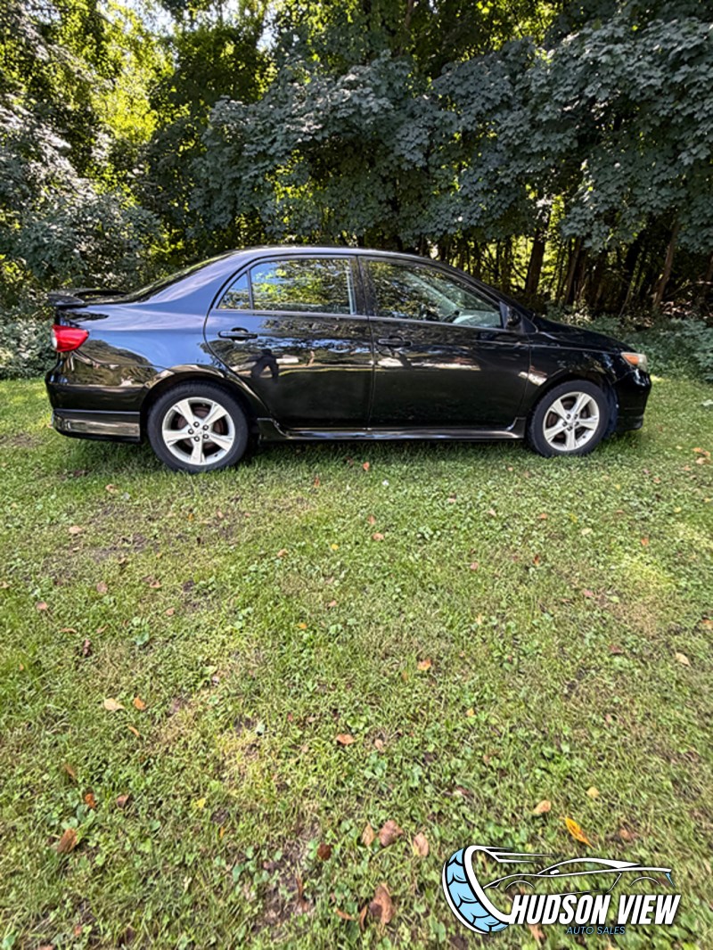 Additional photo of vehicle.