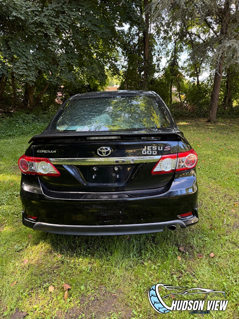 Additional photo of vehicle.