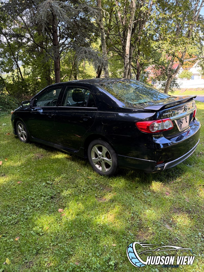 Additional photo of vehicle.