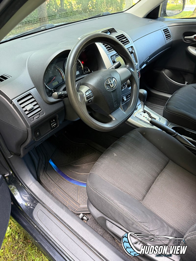 Additional photo of vehicle.