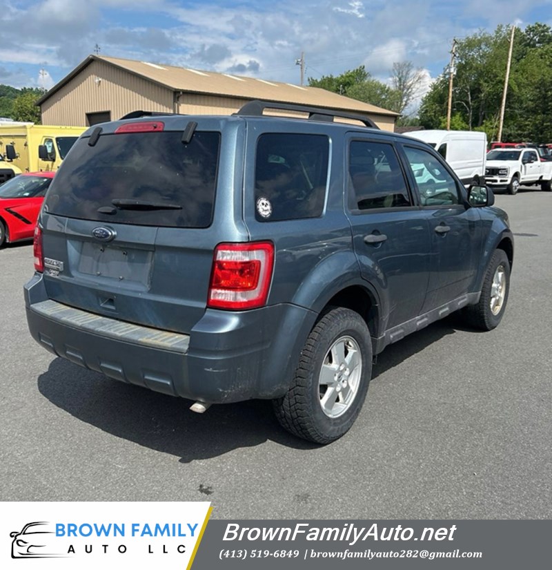 Additional photo of vehicle.