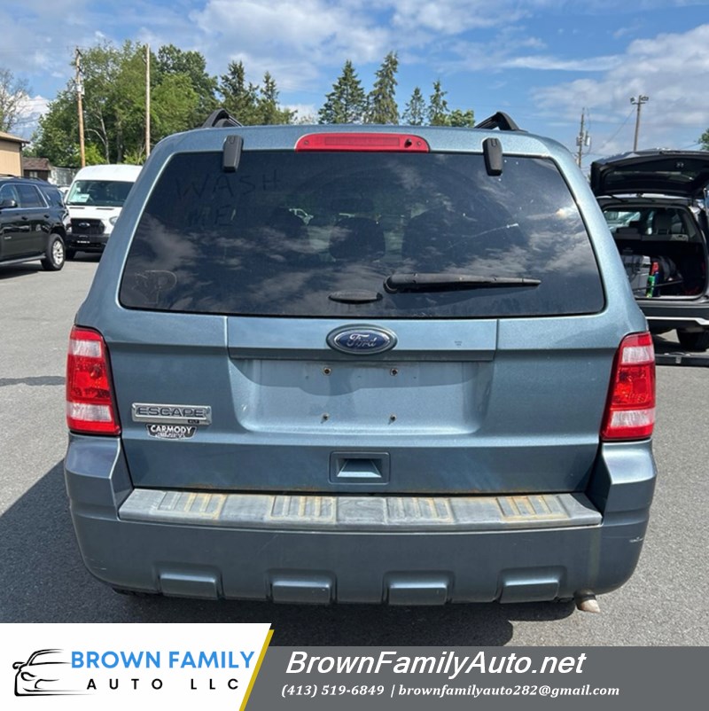 Additional photo of vehicle.