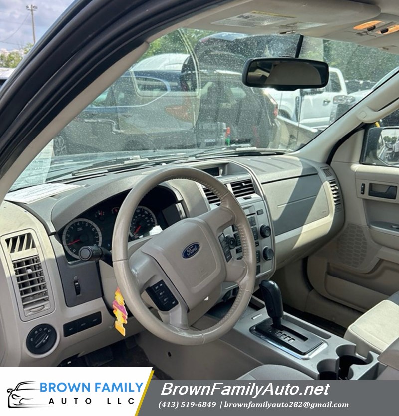 Additional photo of vehicle.