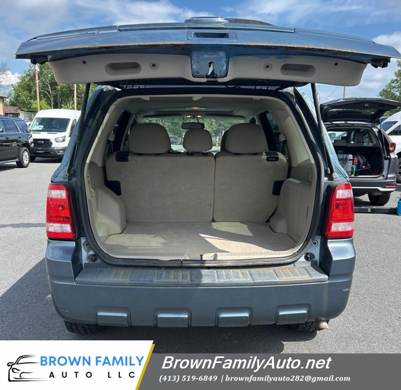 Additional photo of vehicle.