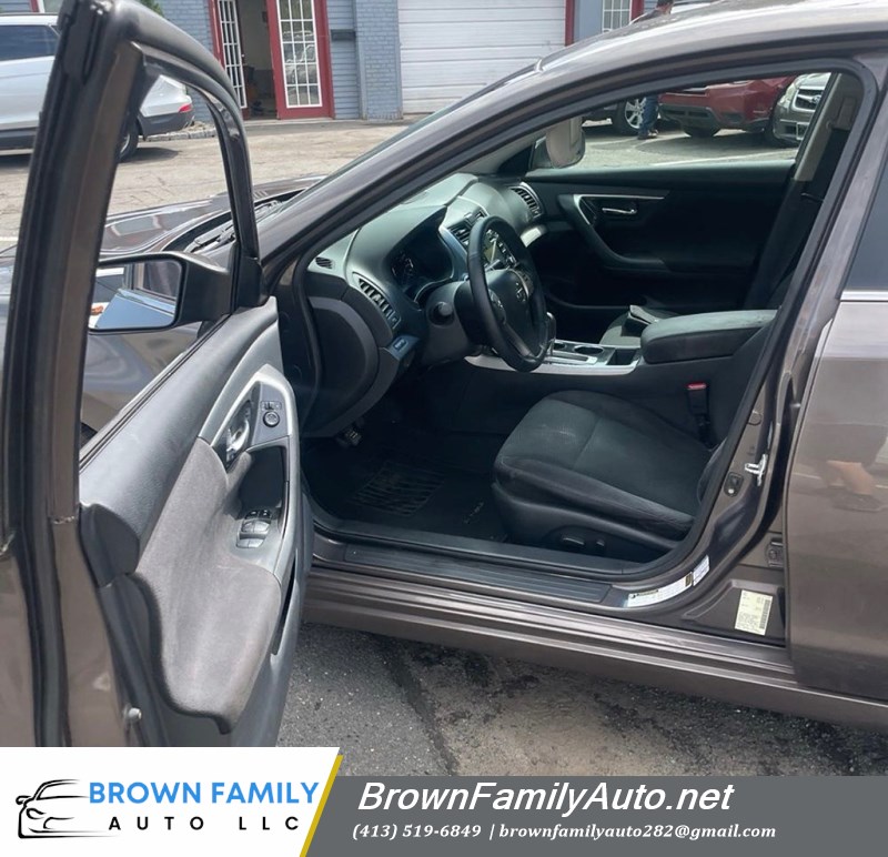 Additional photo of vehicle.