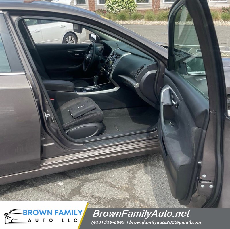 Additional photo of vehicle.