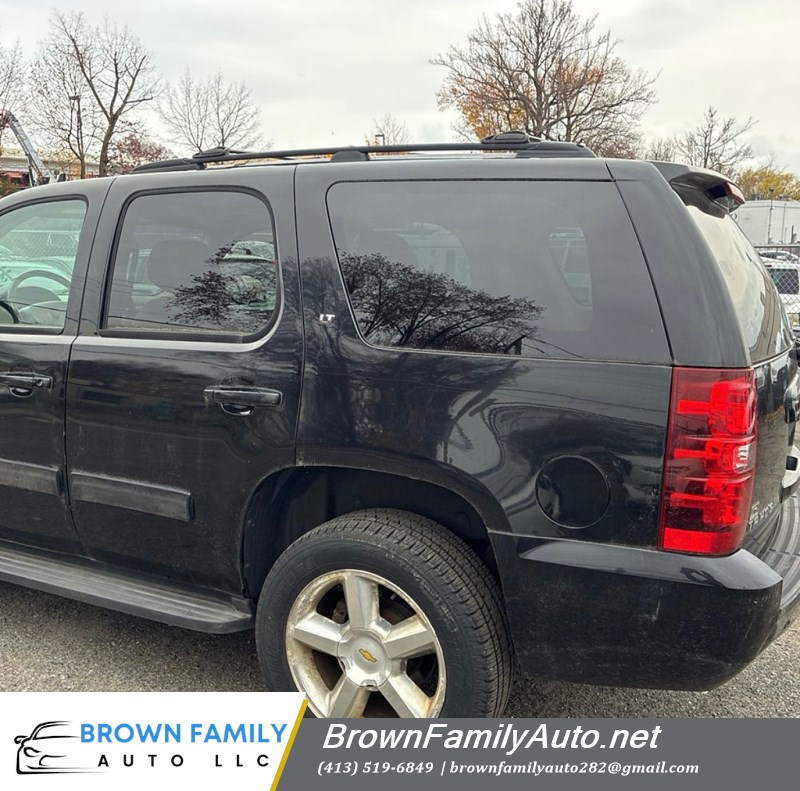 Additional photo of vehicle.