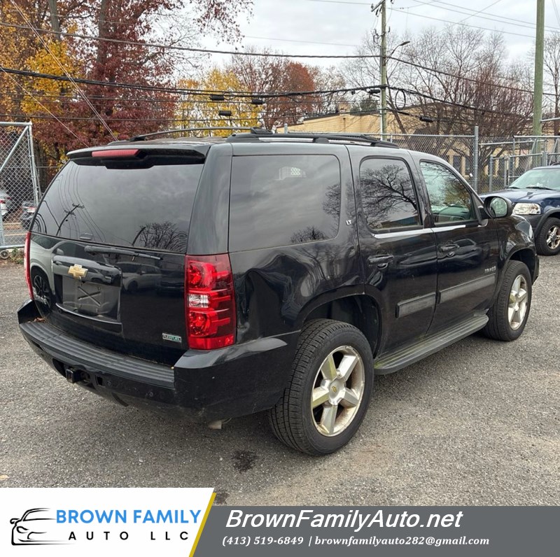 Additional photo of vehicle.