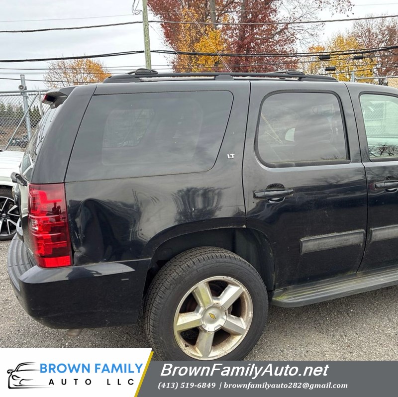Additional photo of vehicle.