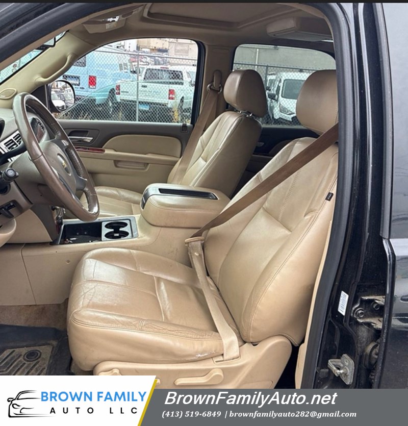 Additional photo of vehicle.