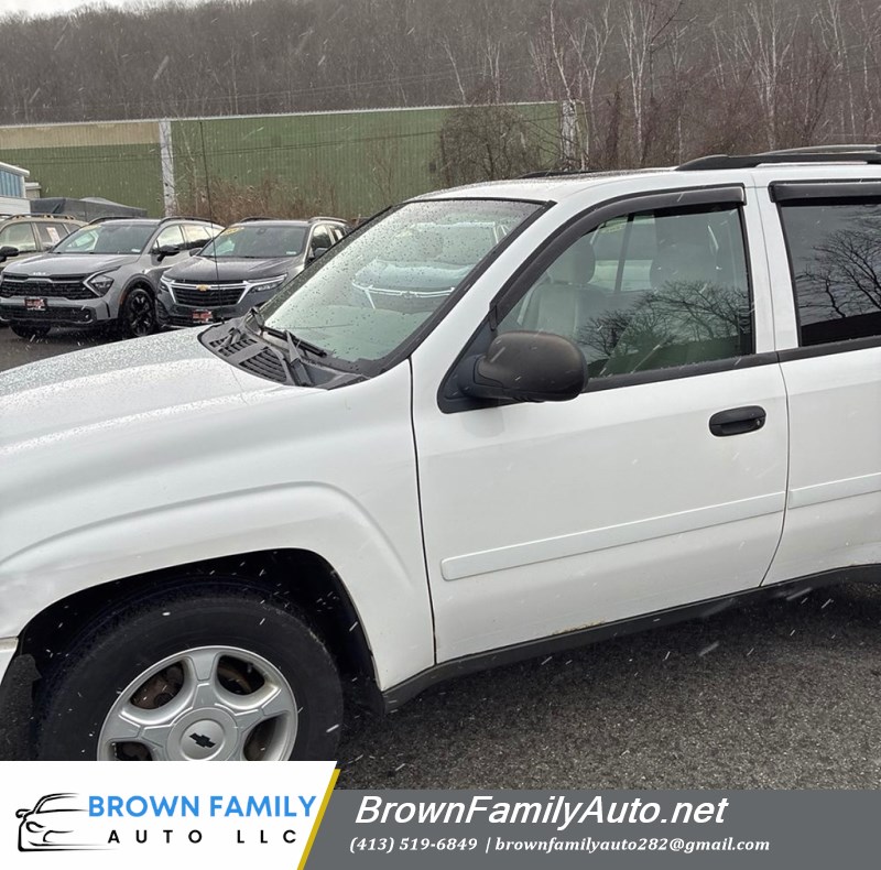 Additional photo of vehicle.