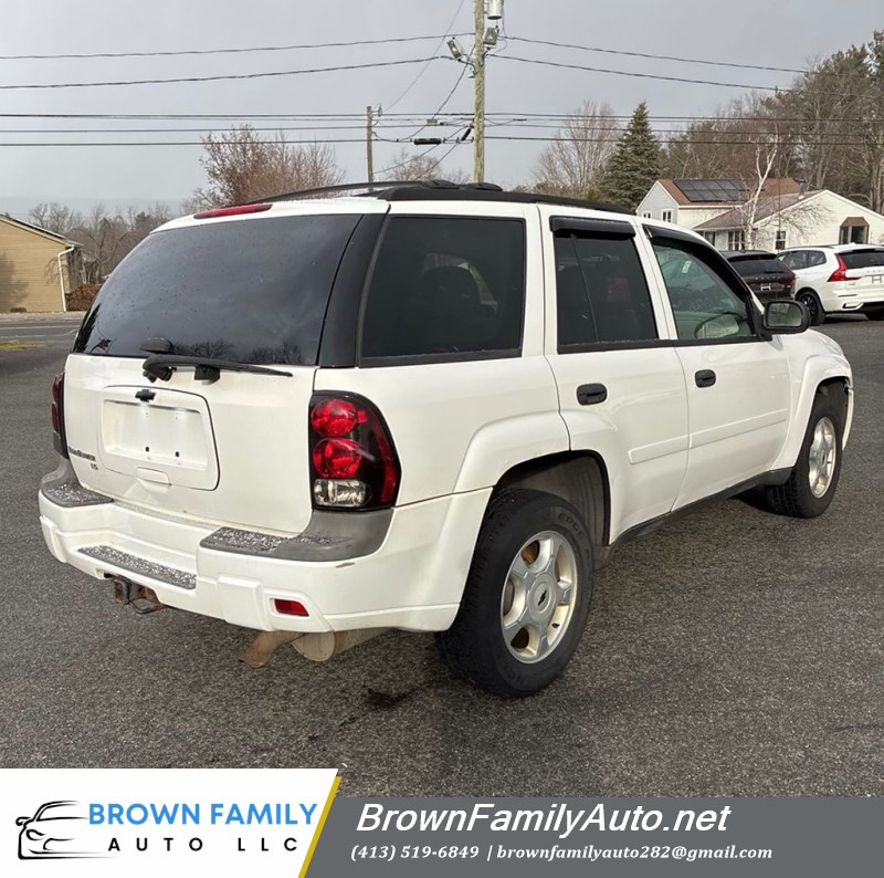 Additional photo of vehicle.