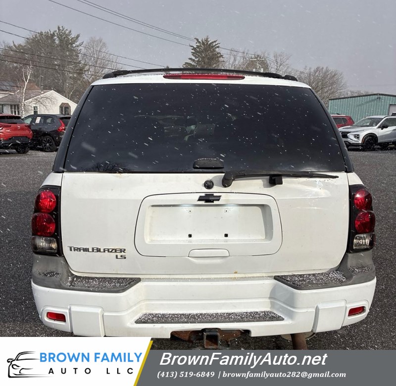 Additional photo of vehicle.