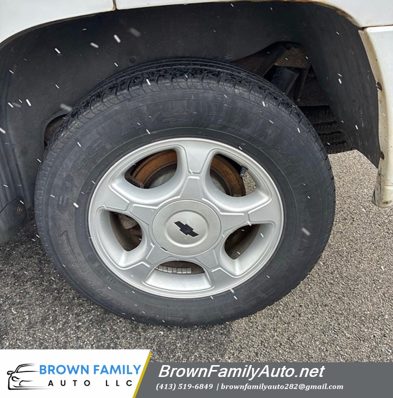 Additional photo of vehicle.