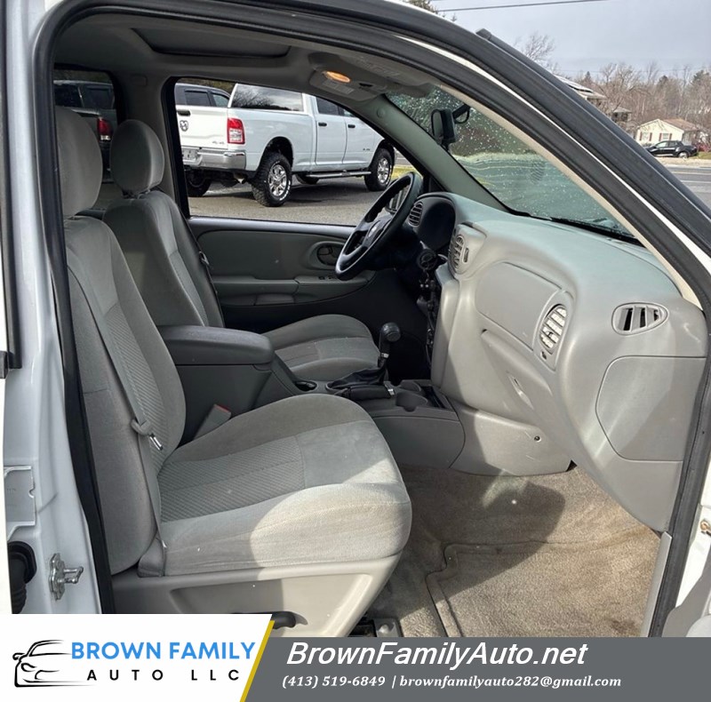 Additional photo of vehicle.