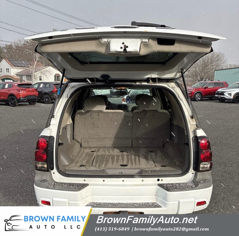 Additional photo of vehicle.