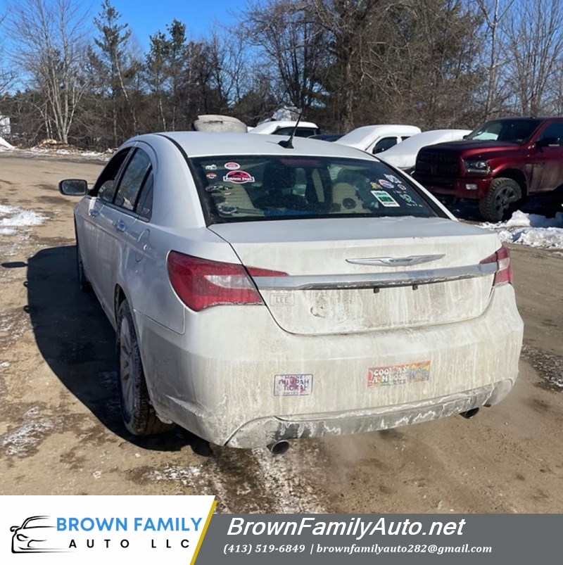 Additional photo of vehicle.