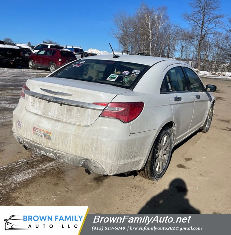 Additional photo of vehicle.