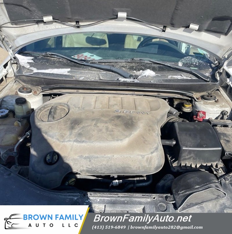 Additional photo of vehicle.