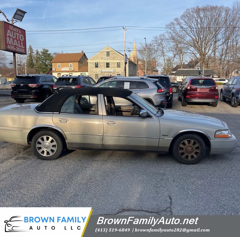 Additional photo of vehicle.