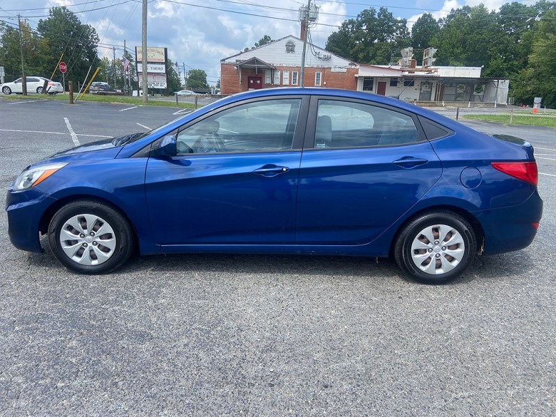 Additional photo of vehicle.