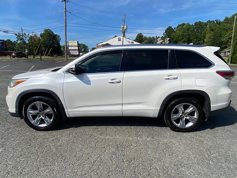 Additional photo of vehicle.